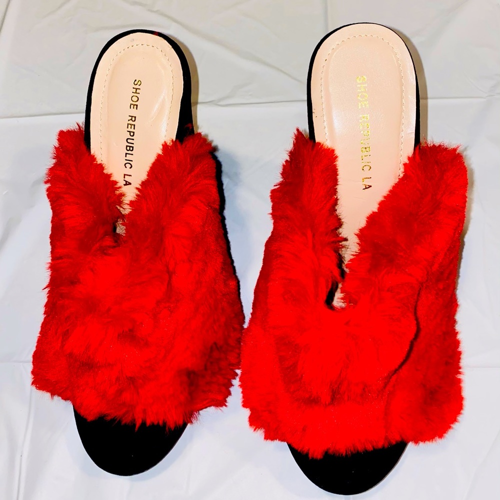 Red fur in slippers heels